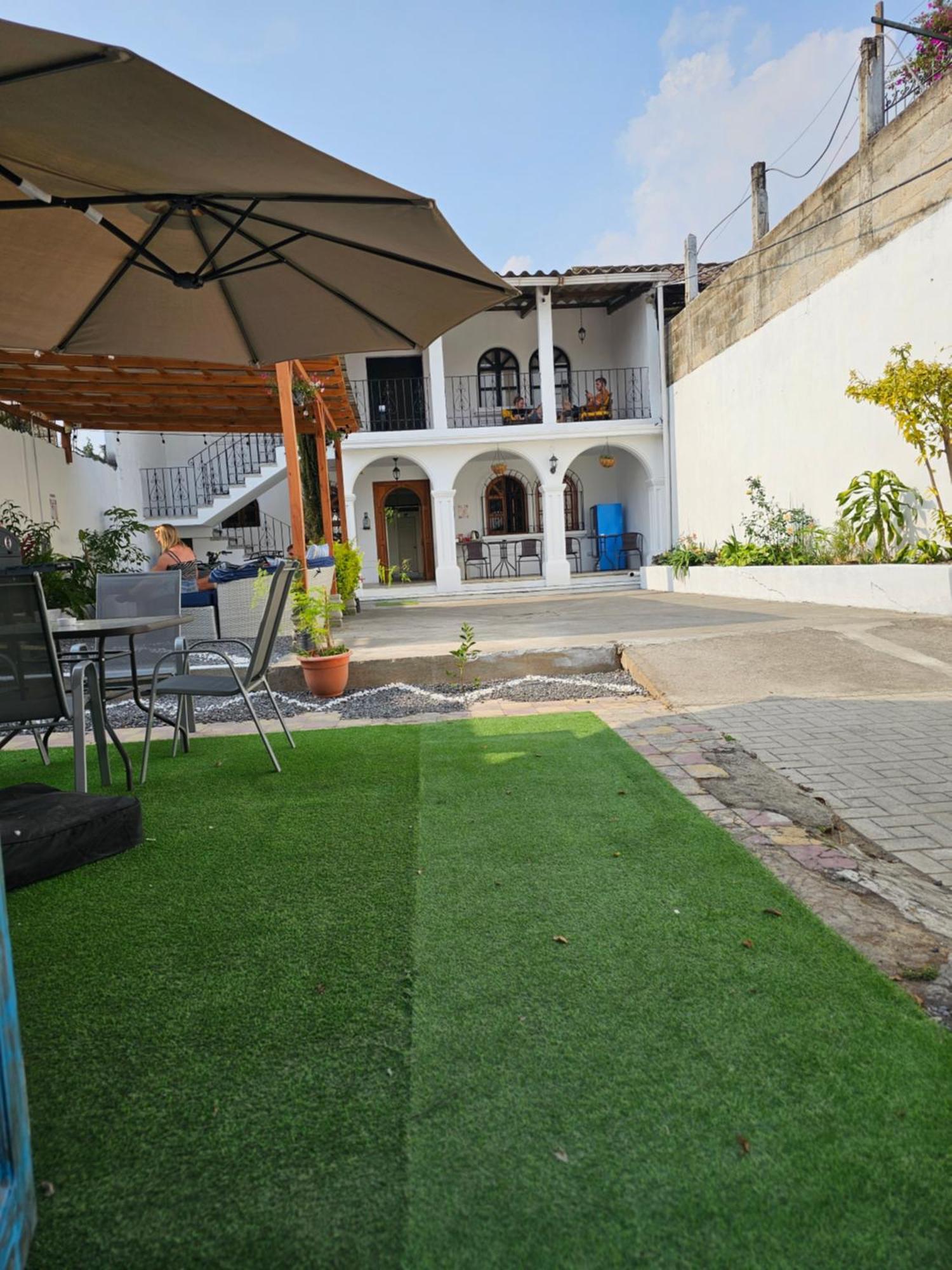 Blue Moon Hostel Antigua Exterior photo