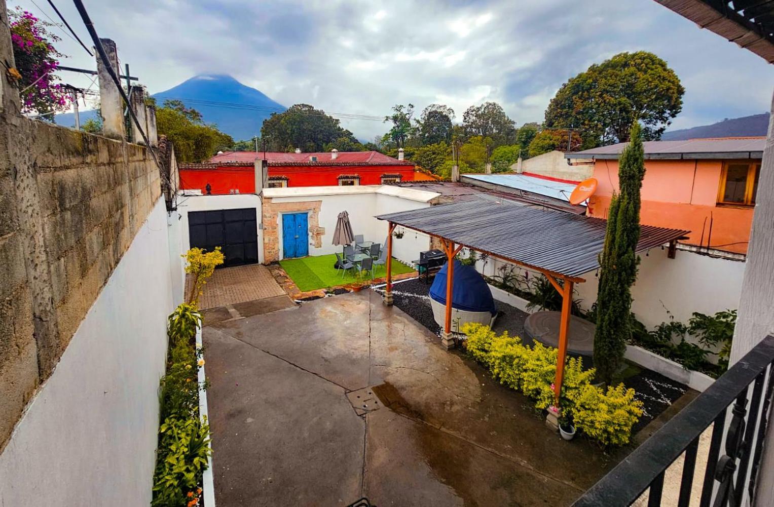 Blue Moon Hostel Antigua Exterior photo