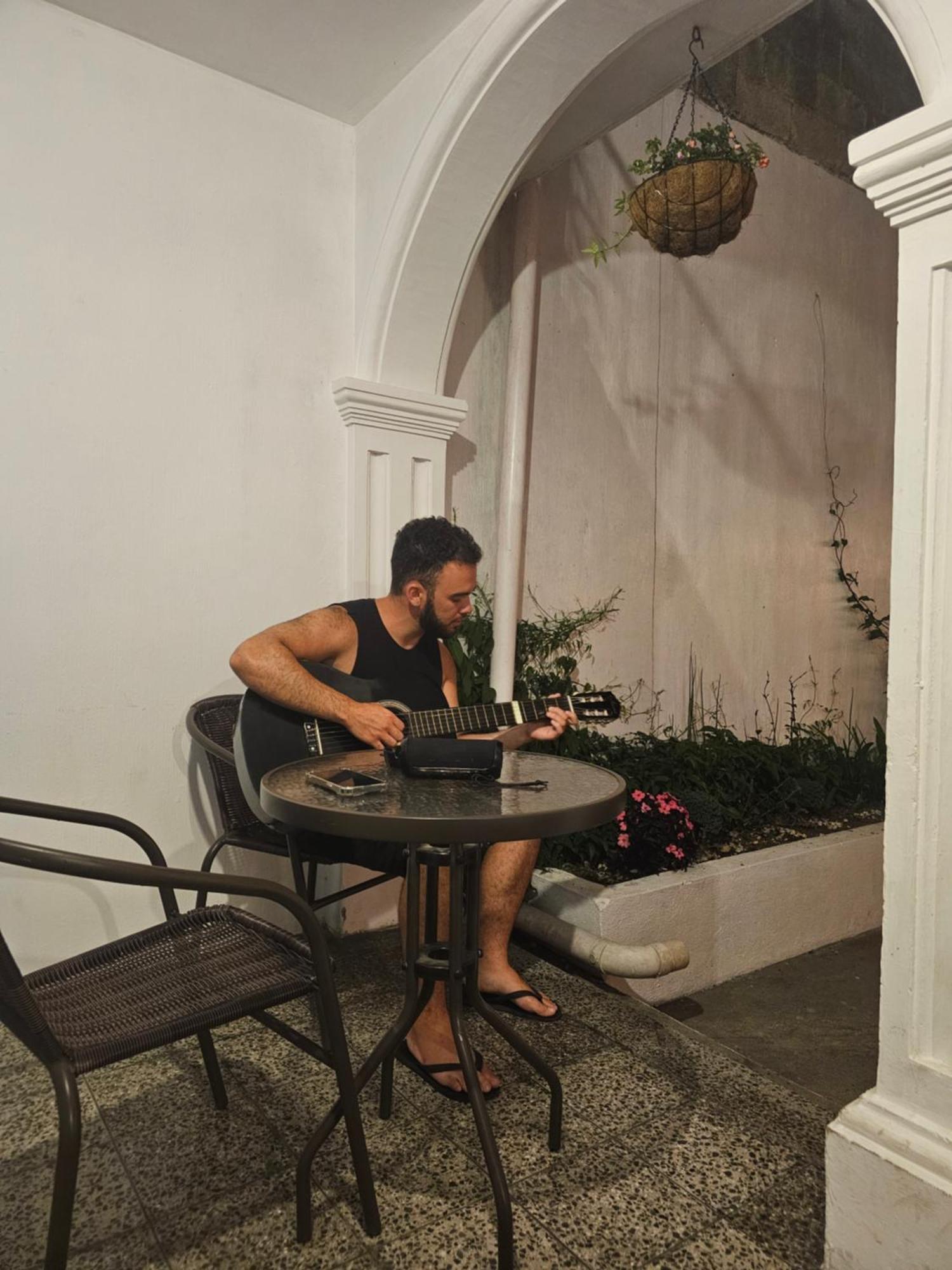 Blue Moon Hostel Antigua Exterior photo