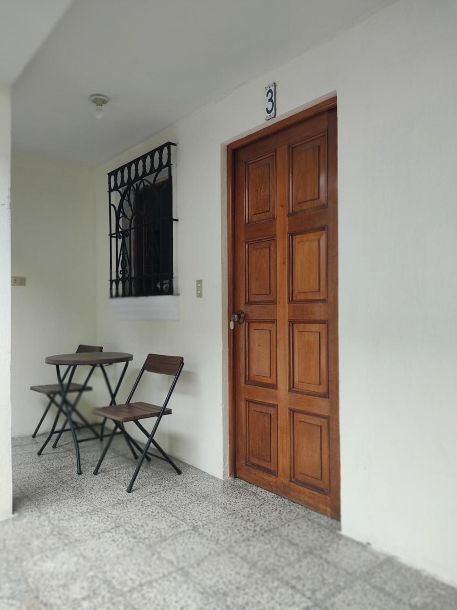 Blue Moon Hostel Antigua Exterior photo
