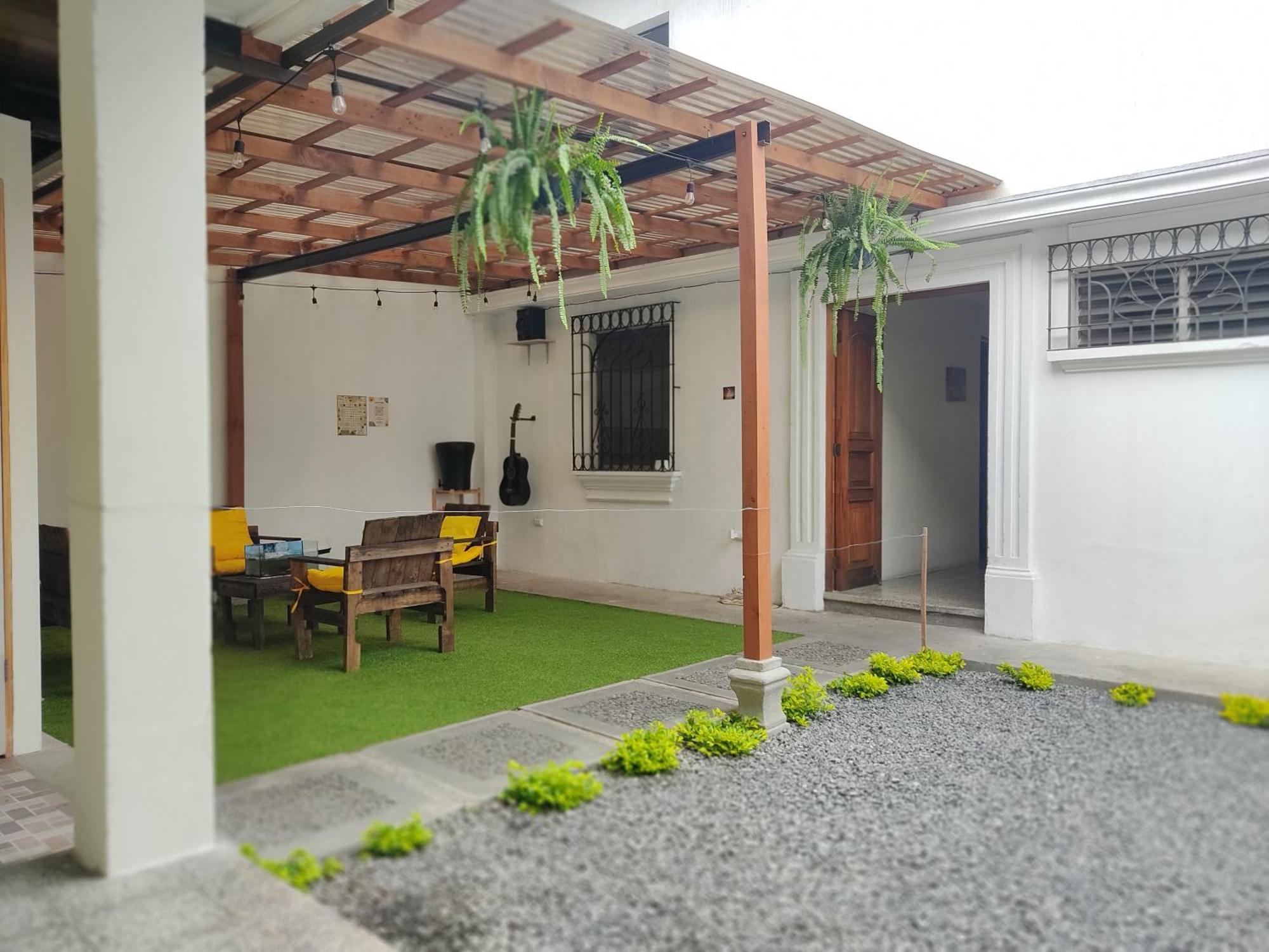 Blue Moon Hostel Antigua Exterior photo