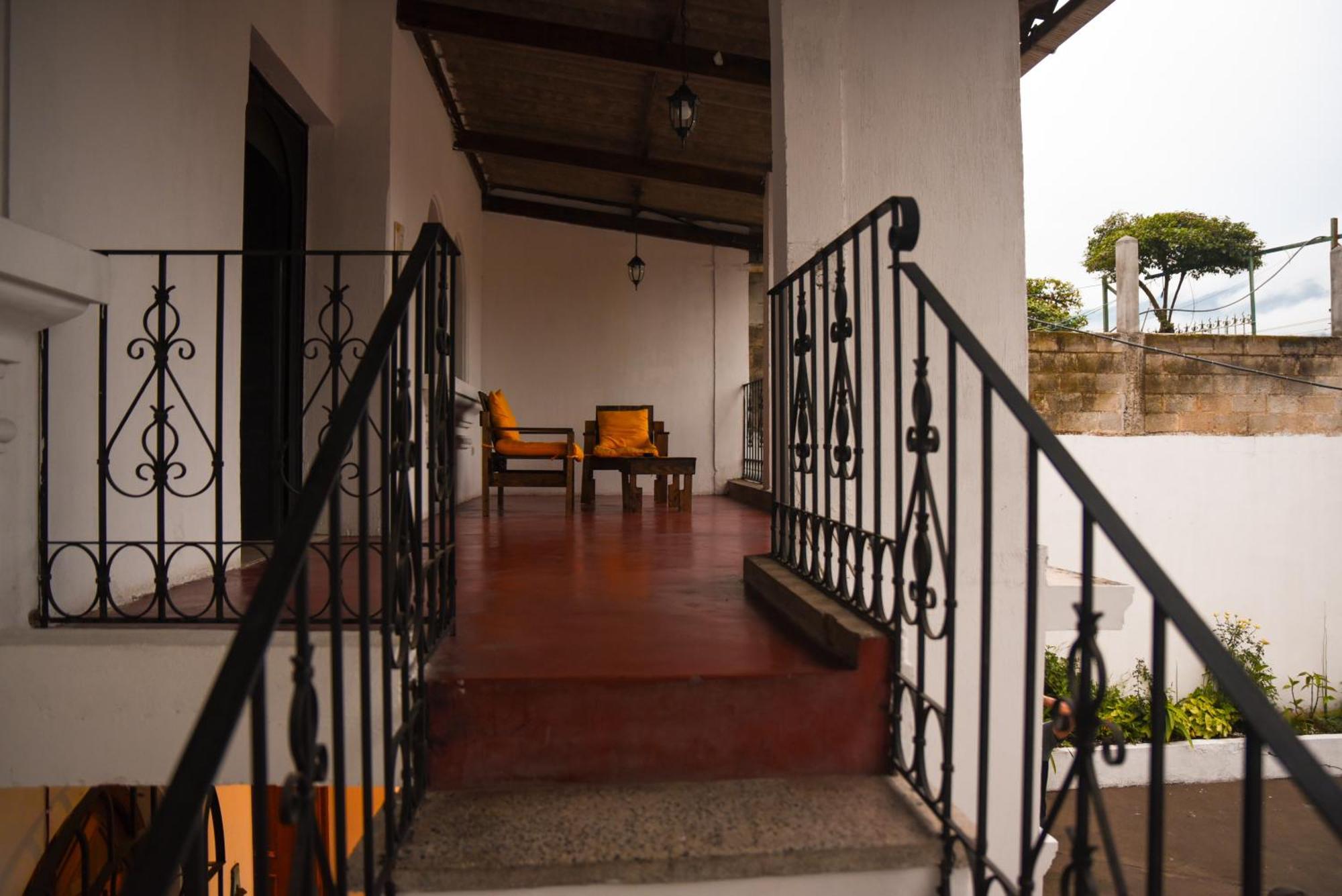 Blue Moon Hostel Antigua Exterior photo