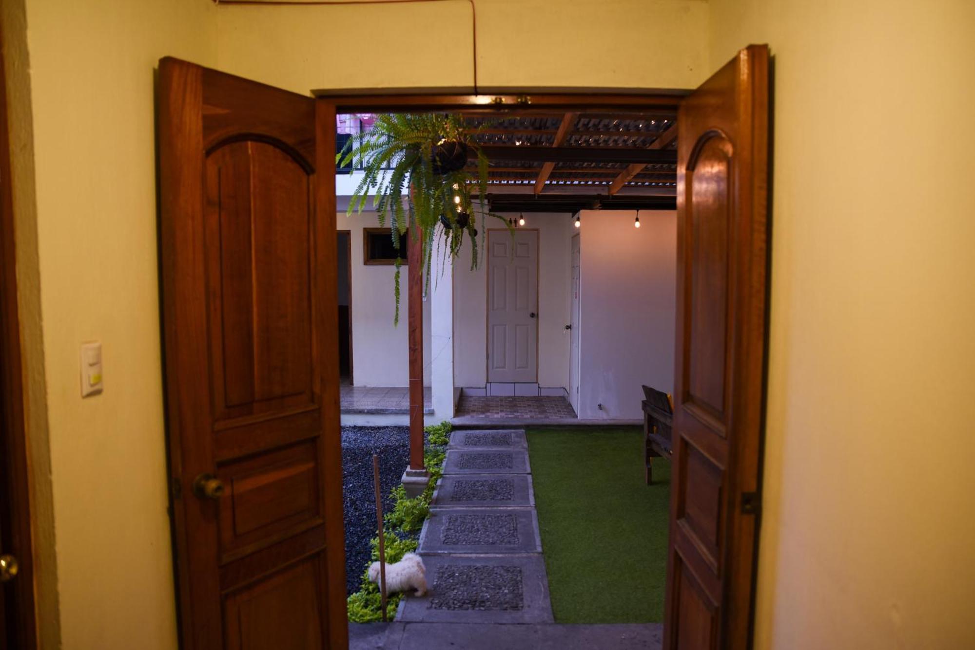 Blue Moon Hostel Antigua Exterior photo