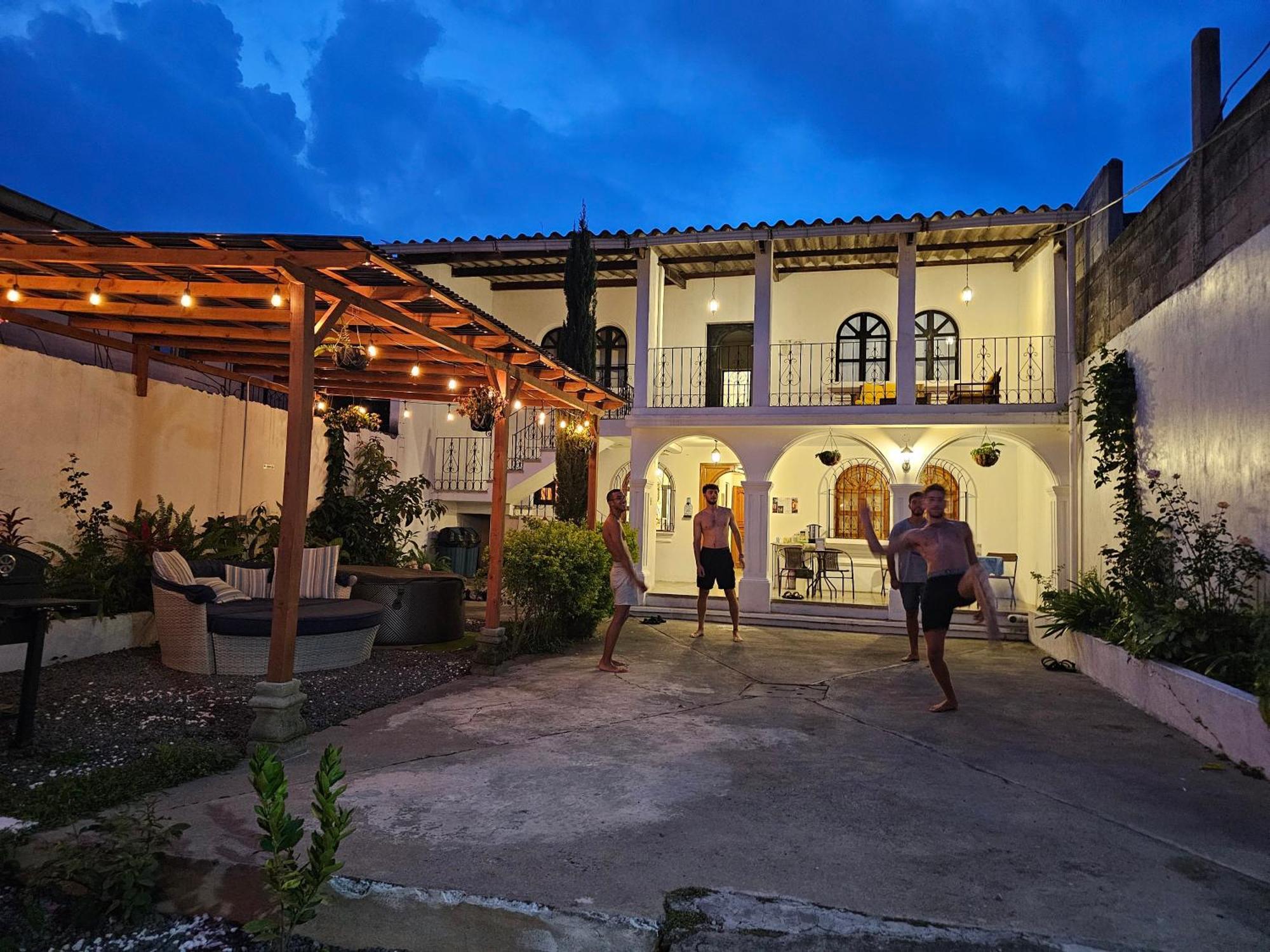 Blue Moon Hostel Antigua Exterior photo